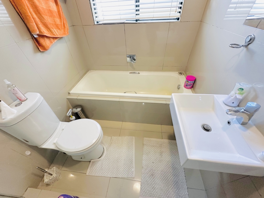 4 Bedroom Property for Sale in Parklands North Western Cape